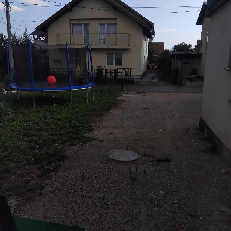 587584927