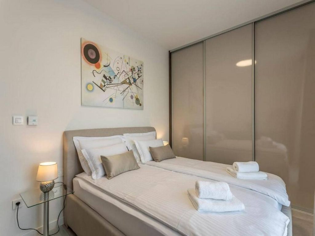 f06672b6-d5f0-46dd-95da-2b86df7b7725