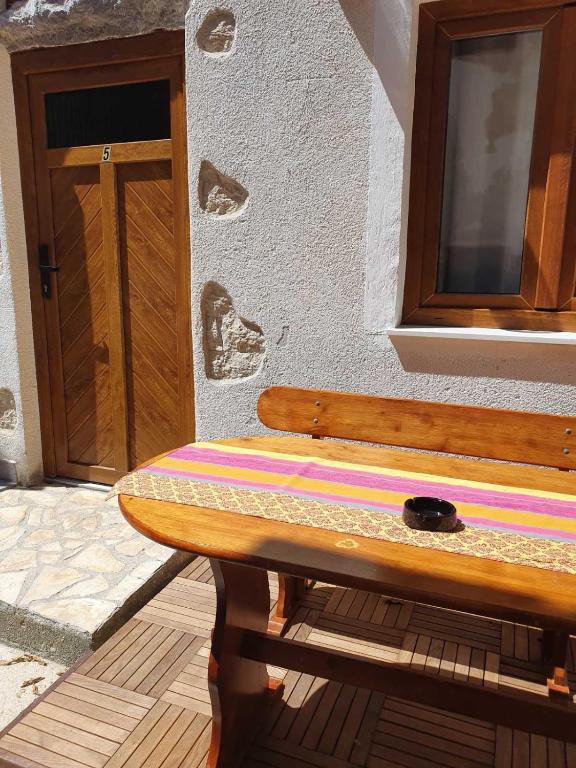 547187995